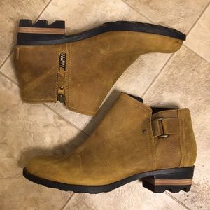 Like New Sorel Lolla Ankle Boot Size 9.5